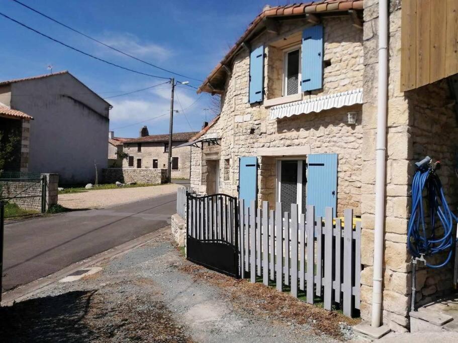 Gite Bin Benaise Draps Et Serviettes Compris Pamproux Exterior foto